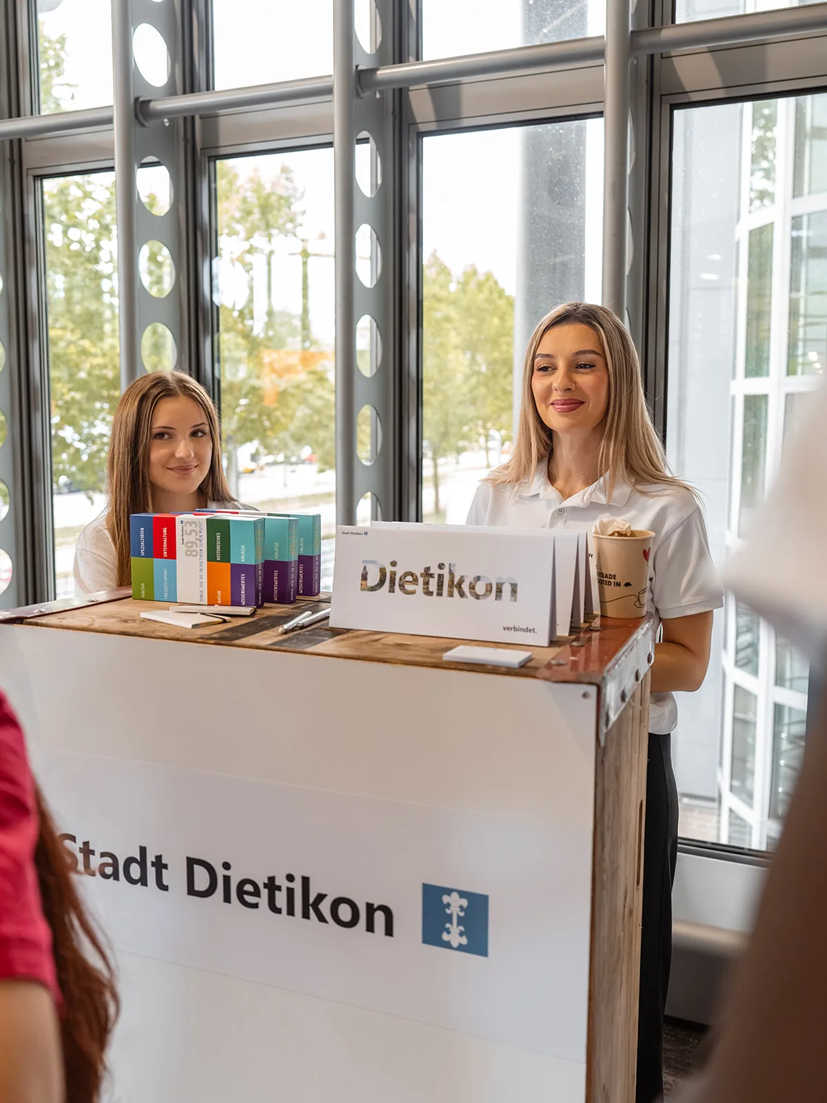 Das Team am Stand der Stadt Dietikon
